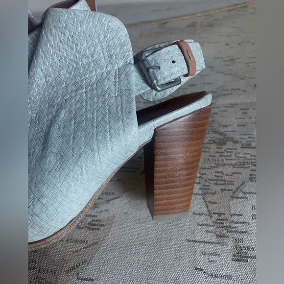 🆕Gentle Souls Peep Toe Slingback Block Heel Size 6 NWOB - Picture 7 of 11